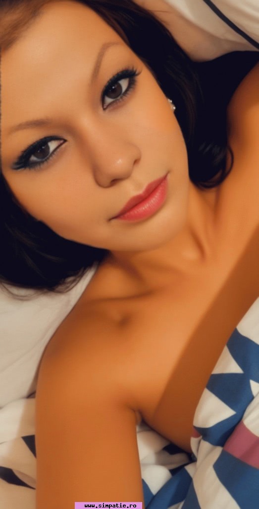 femei fara lenjerie intima