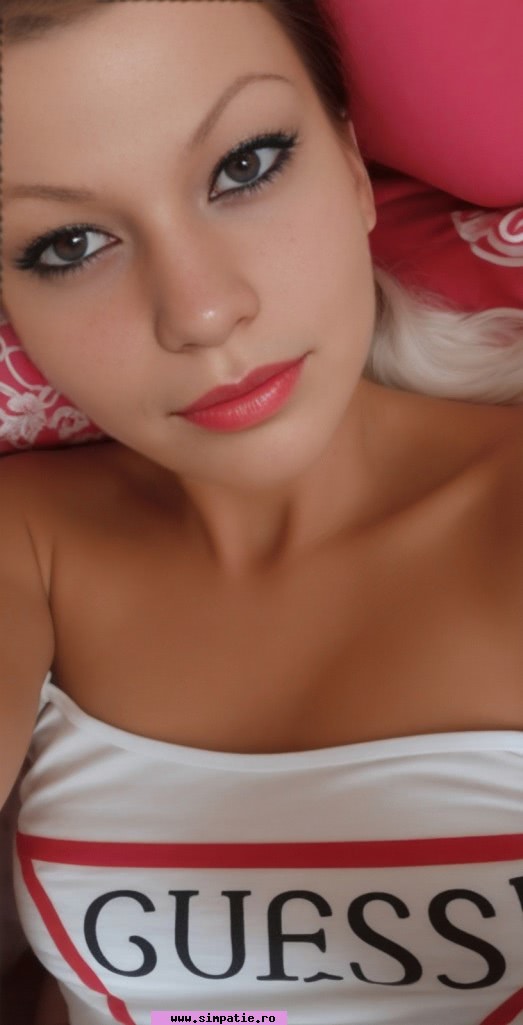 femei fara lenjerie intima