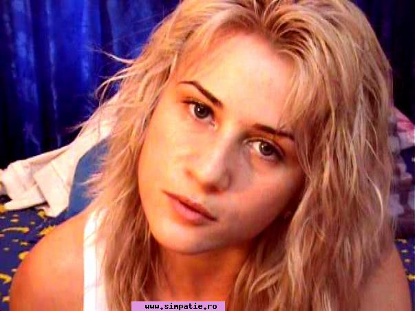 femei fara lenjerie intima