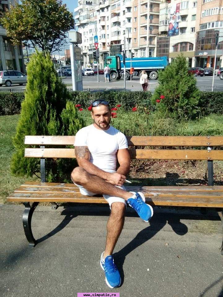 barbati singuri comanesti