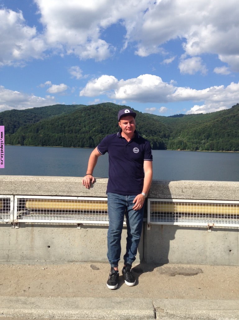 barbati singuri moreni