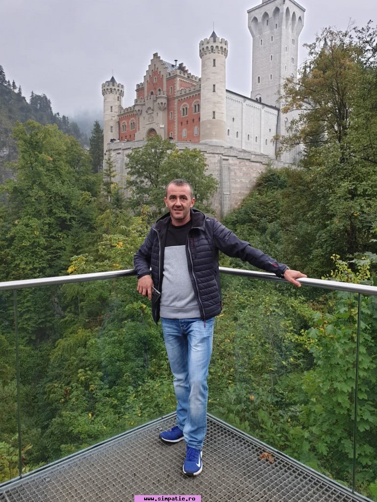 barbati singuri busteni