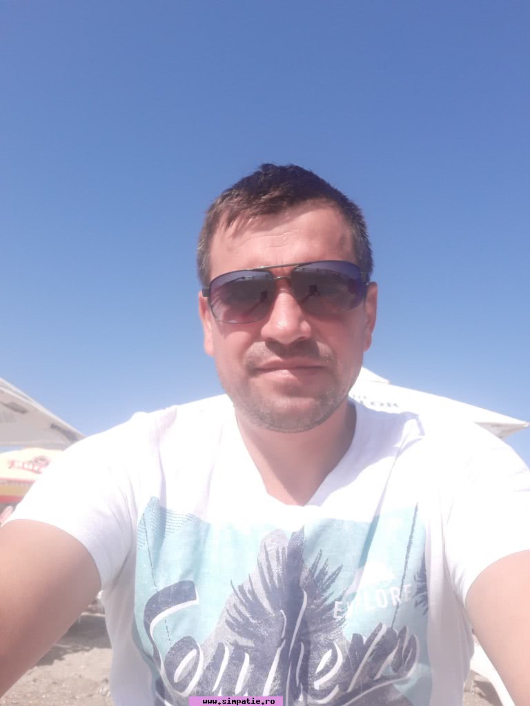 barbati singuri busteni