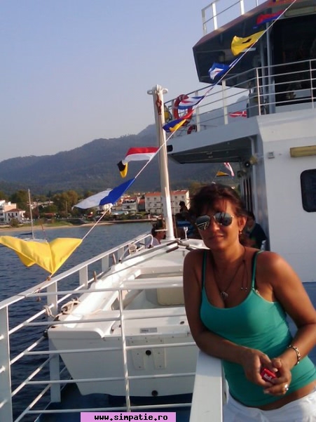 femei fara lenjerie intima