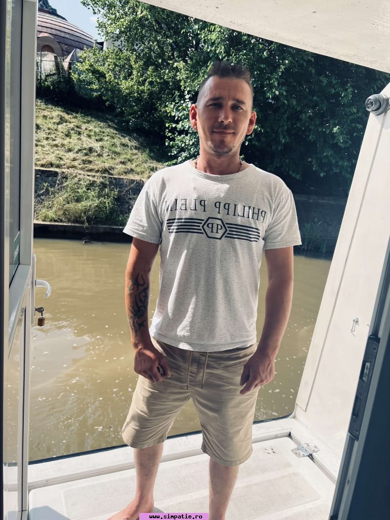 barbati singuri arad