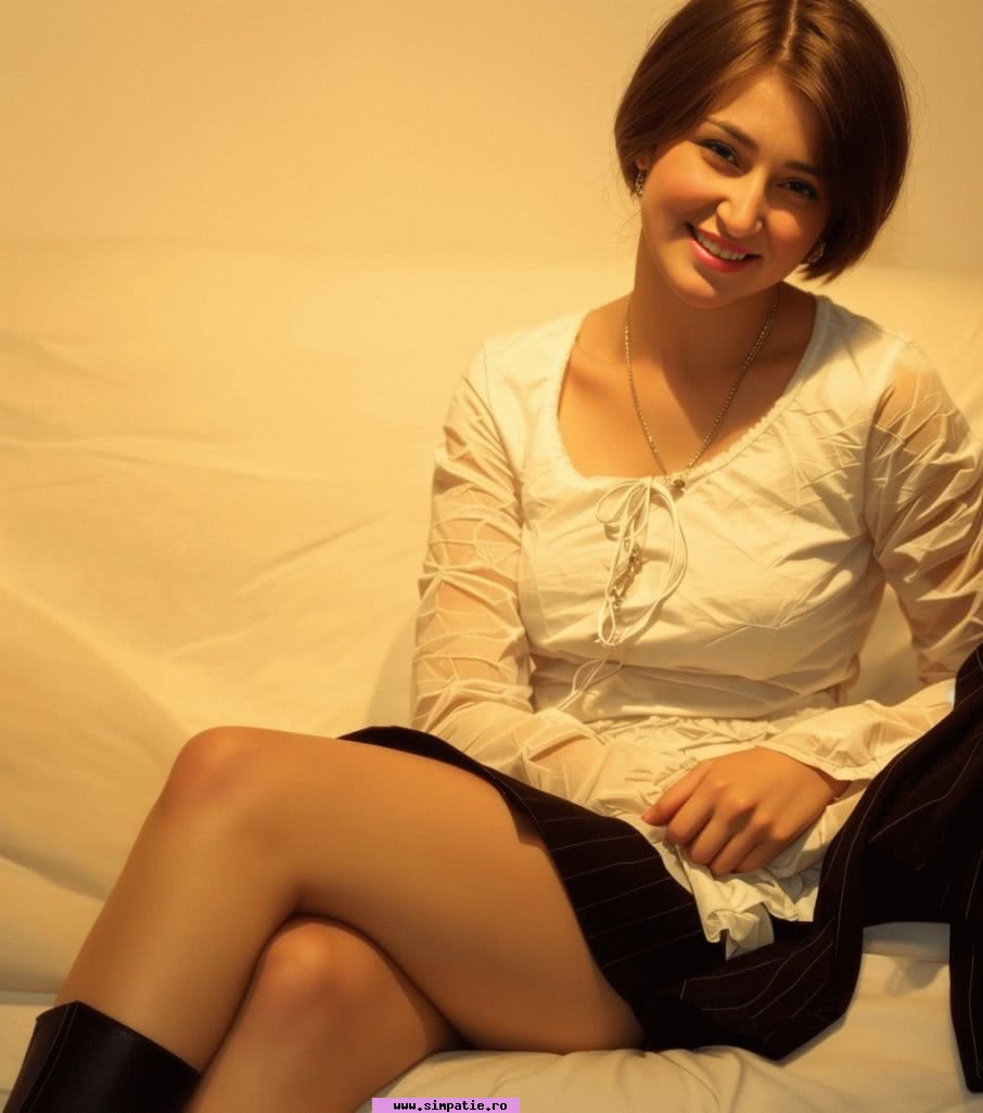 femei fara lenjerie intima