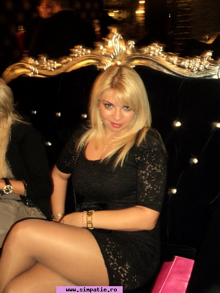 femei fara lenjerie intima