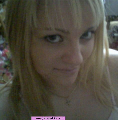 femei fara lenjerie intima