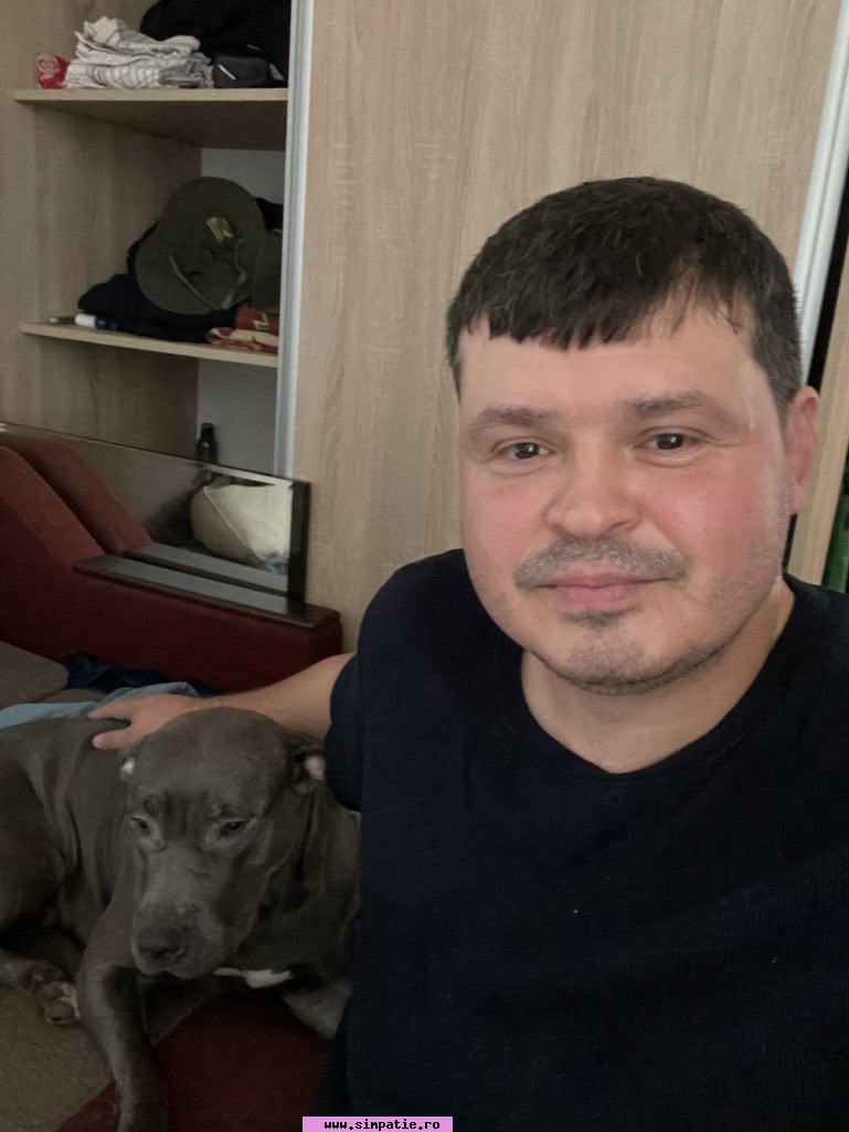 barbati singuri busteni